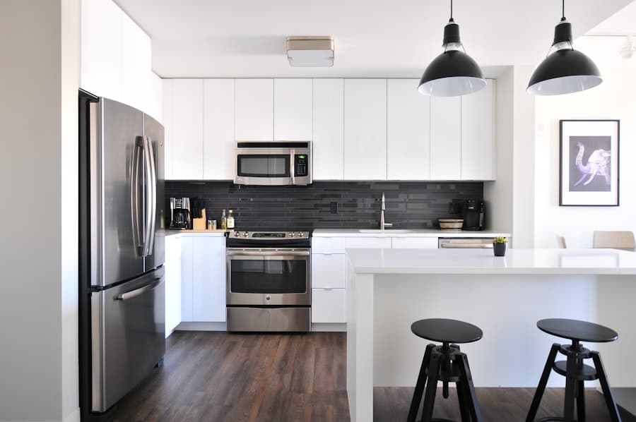 Compact kitchen in a self-contained unit
